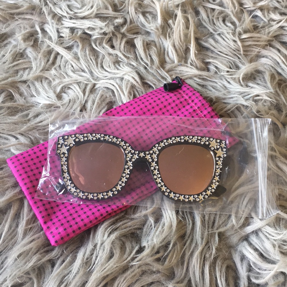 Reflective Black Retro Chunky Star Sunglasses